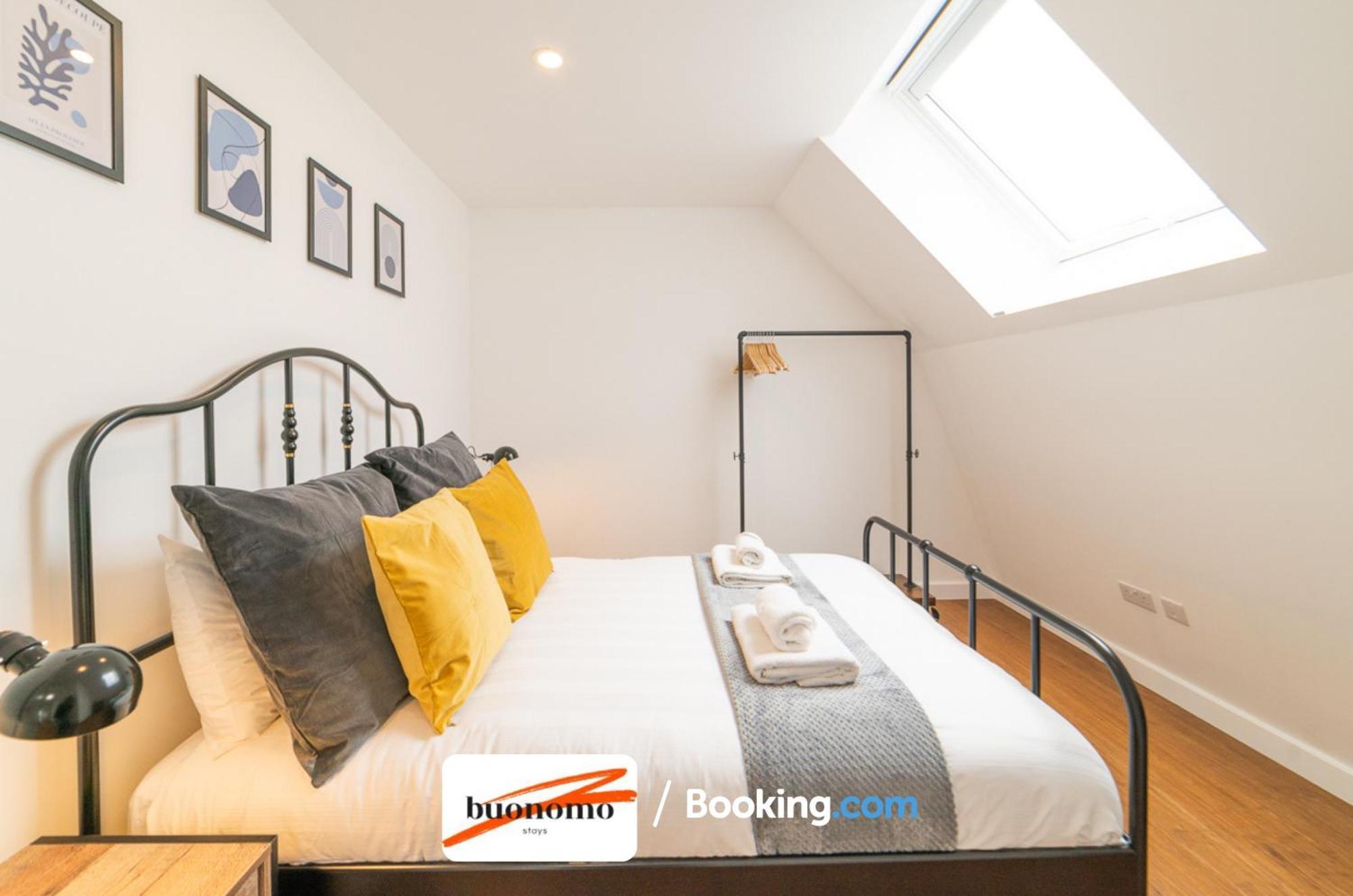 Two Bedroom Apartment At Buonomo Stays Short Lets & Serviced Accommodation Londres Extérieur photo