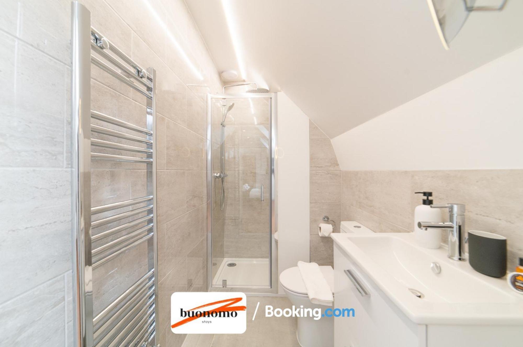 Two Bedroom Apartment At Buonomo Stays Short Lets & Serviced Accommodation Londres Extérieur photo