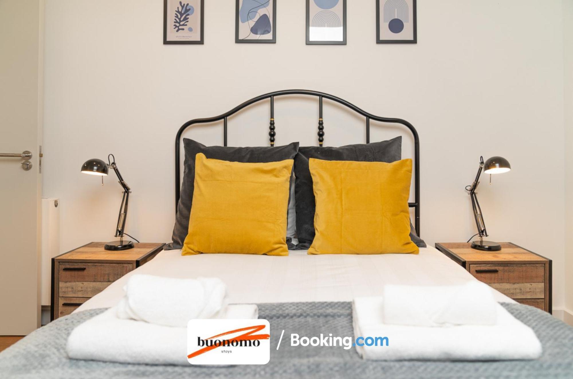 Two Bedroom Apartment At Buonomo Stays Short Lets & Serviced Accommodation Londres Extérieur photo