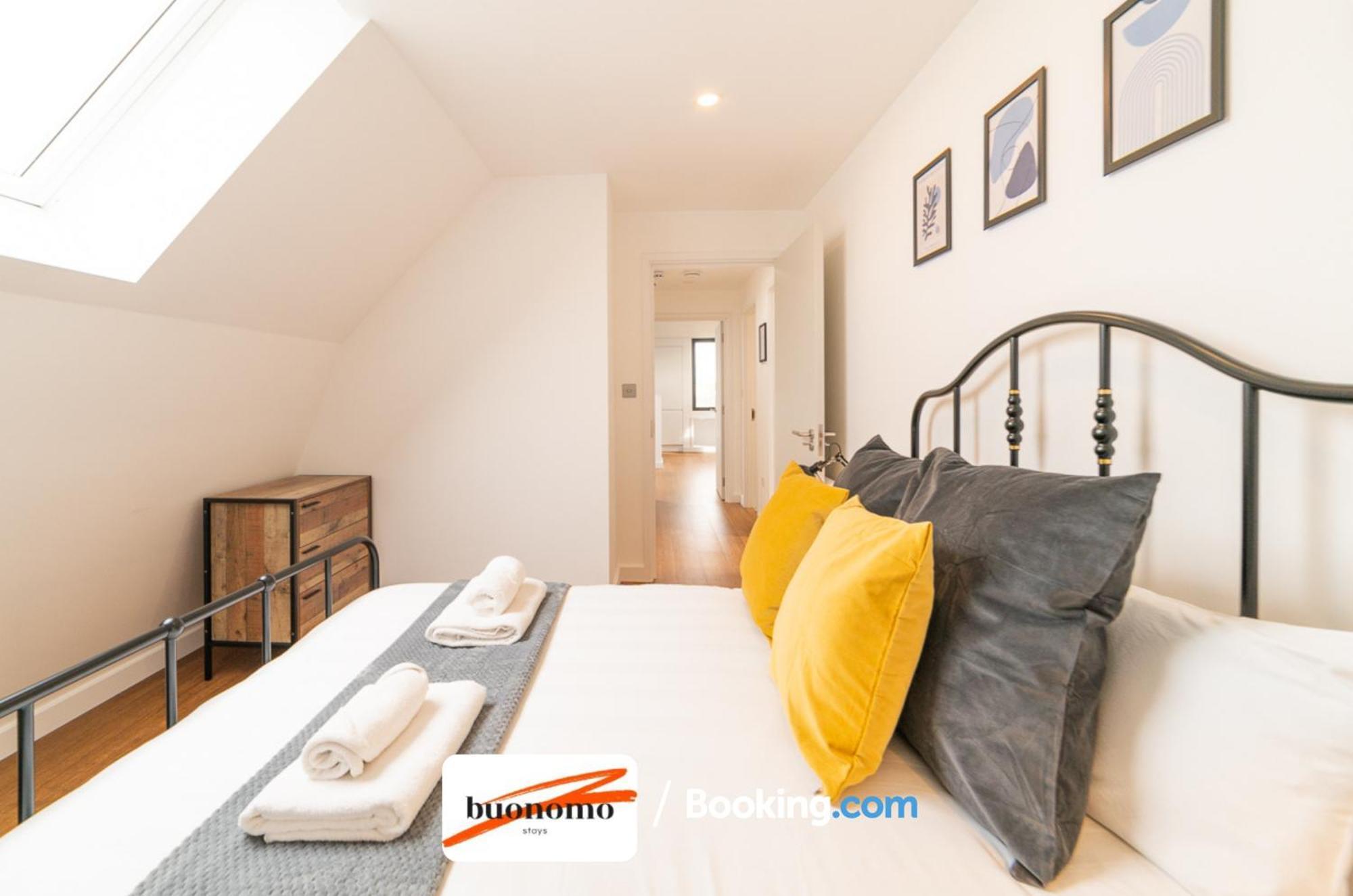 Two Bedroom Apartment At Buonomo Stays Short Lets & Serviced Accommodation Londres Extérieur photo