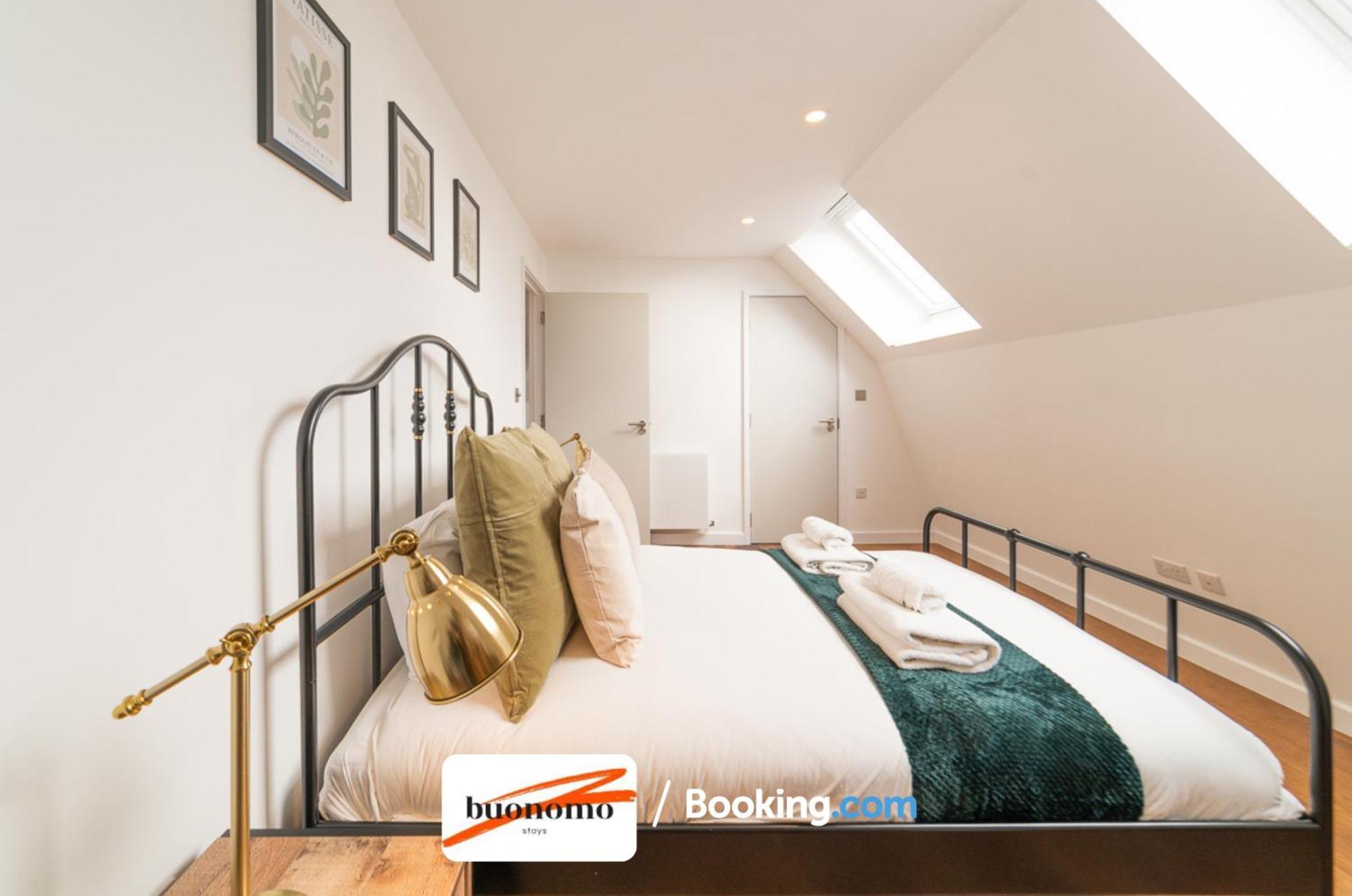 Two Bedroom Apartment At Buonomo Stays Short Lets & Serviced Accommodation Londres Extérieur photo