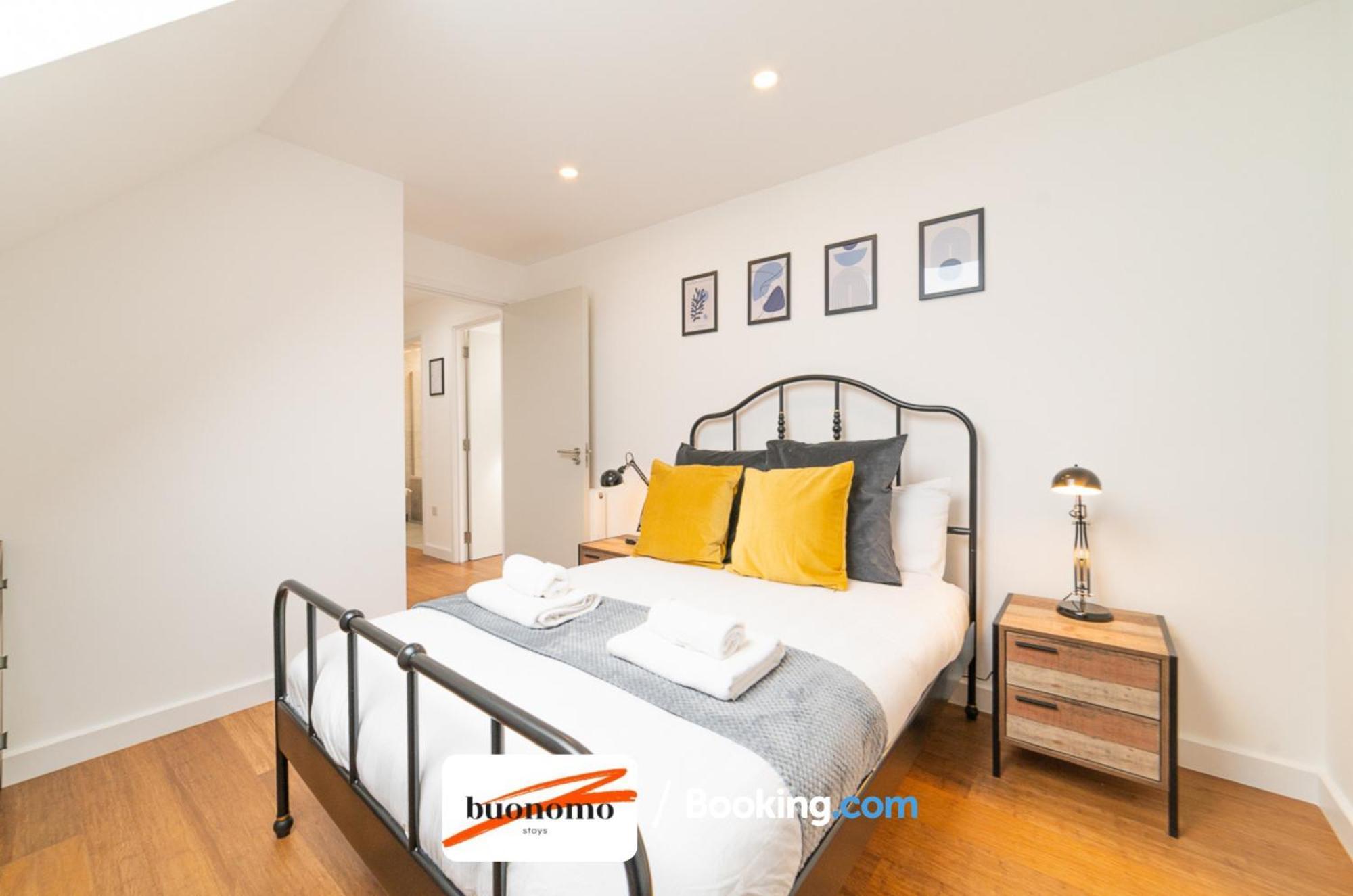 Two Bedroom Apartment At Buonomo Stays Short Lets & Serviced Accommodation Londres Extérieur photo